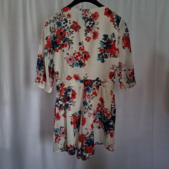 CUPCAKES & CASHMERE Kirei Romper PLAYSUIT Size 4 floral SILKY SOFT PREPPY BEACH - Picture 9 of 13